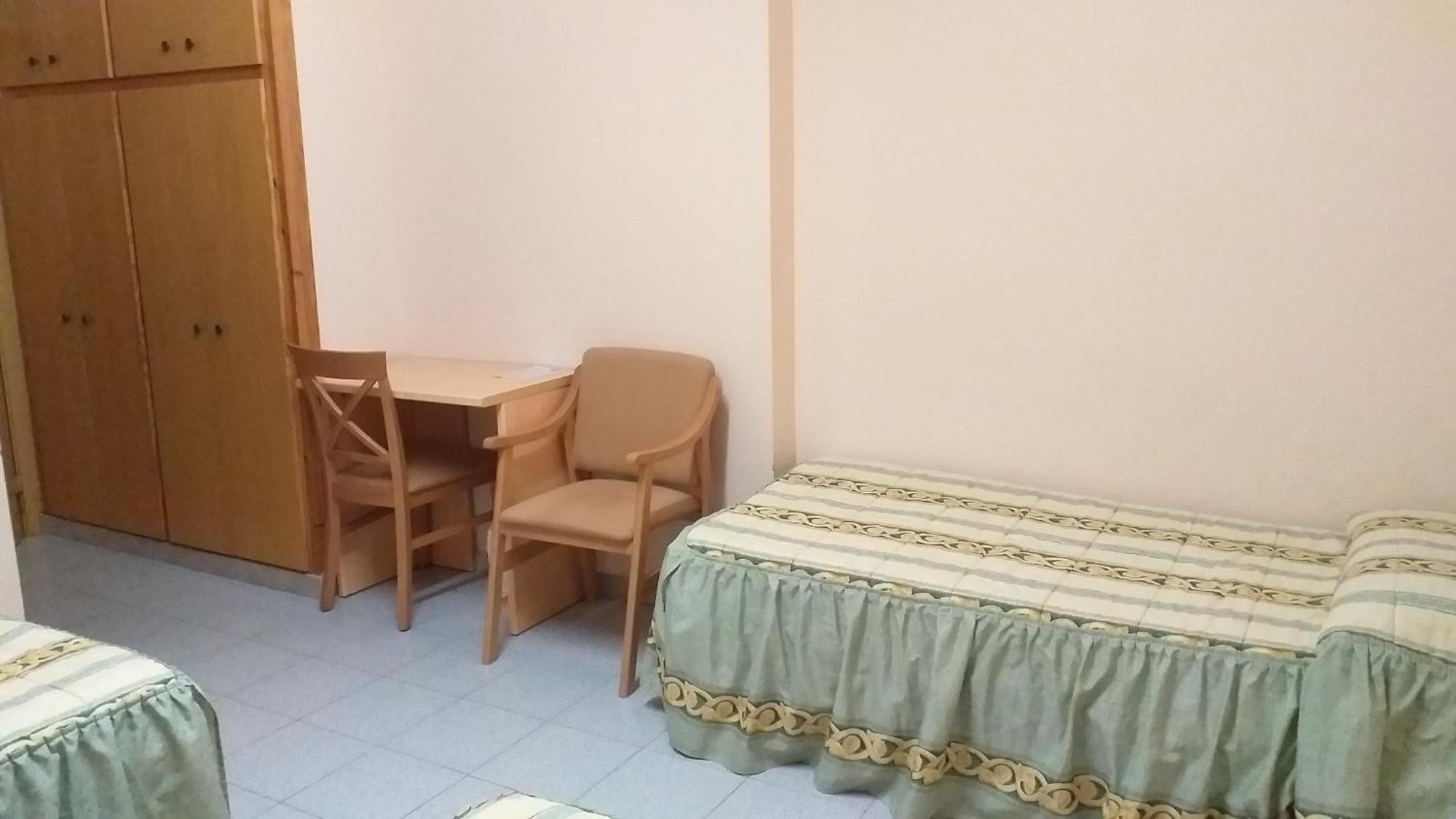 Residencia Sagrada Familia Hotel Ла Сеу д'Ургел Екстериор снимка