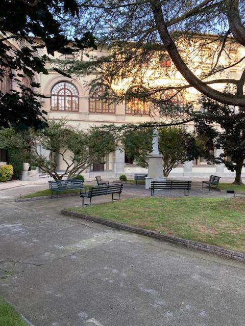 Residencia Sagrada Familia Hotel Ла Сеу д'Ургел Екстериор снимка