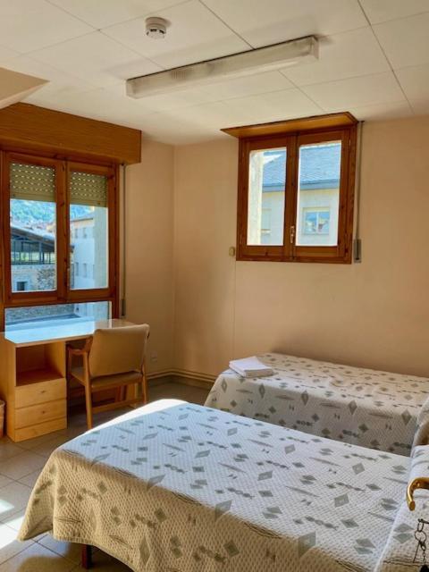 Residencia Sagrada Familia Hotel Ла Сеу д'Ургел Екстериор снимка